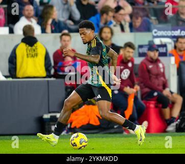 St. Louis, Missouri, USA. November 2024. Jamaika-Stürmer Leon Bailey (7) bewegt den Ball während des zweiten Legs des CONCACAF-Viertelfinales zwischen der United States Men's National Team und Panama am 18. November 2024 in St. Louis, Missouri. Die Vereinigten Staaten gewannen das Spiel mit 4:2 und das Viertelfinale mit 5-2. (Kreditbild: © Scott Coleman/ZUMA Press Wire) NUR REDAKTIONELLE VERWENDUNG! Nicht für kommerzielle ZWECKE! Stockfoto