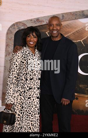 November 2024 Pauletta Washington und ihr Ehemann Denzel Washington nahmen am 18. November 2024 an der Premiere von Paramount Pictures Gladiator II in Los Angeles, Kalifornien, am TCL Chinese Theatre Teil. Foto: Barry King/Alamy Live News Stockfoto