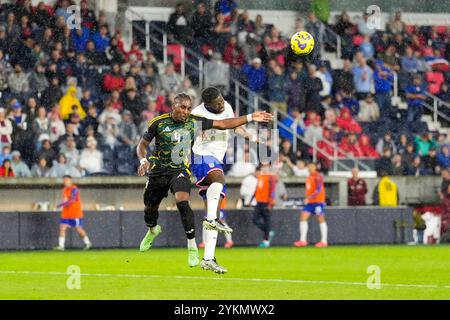 St. 18. November 2024. Jamaika Verteidiger Amari? I Bell (4) kämpft gegen US-Mittelfeldspieler Yunus Musah (6) während des zweiten Legs des CONCACAF-Viertelfinales zwischen der United States Men?s National Team und Panama am 18. November 2024 in St. Louis, Missouri. Die Vereinigten Staaten gewannen das Spiel mit 4:2 und das Viertelfinale mit 5-2. Quelle: dpa/Alamy Live News Stockfoto