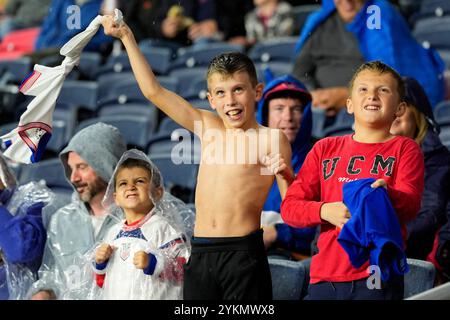 St. 18. November 2024. Junge Fans der Vereinigten Staaten sahen das CONCACAF-Viertelfinalspiel zwischen der United States Men?s National Team und Panama am 18. November 2024 in St. Louis, Missouri. Die Vereinigten Staaten gewannen das Spiel mit 4:2 und das Viertelfinale mit 5-2. Quelle: dpa/Alamy Live News Stockfoto