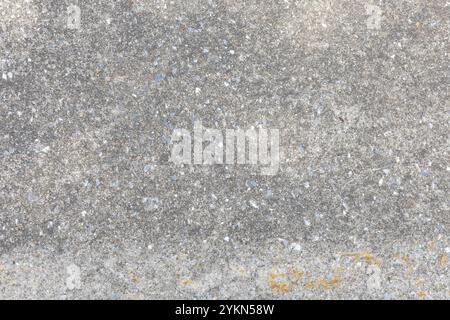 Grauer Kalkstein Textur Hintergrund in weißem Licht polierte leere Tapete. Luxuriöser grauer Betonstein, Tischtisch, Tischtisch, mit Textur-Grunge-Naht Stockfoto