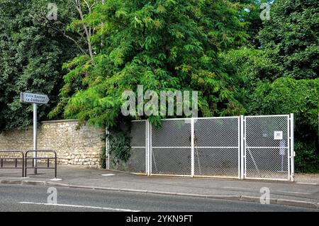 Eintritt in die Villa Savoye, ein wahres Meisterwerk von Le Corbusier und dem internationalen Stil in Poissy (am Stadtrand von Paris) Stockfoto