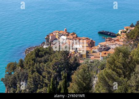 Kleines und altes Tellaro Dorf, Touristenort im Golf von La Spezia, Ligurien, Italien, Südeuropa. Kirche San Giorgio, XVI Jahrhundert. Hoch Stockfoto