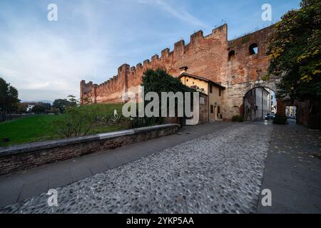 Die Mauern von Castelfranco Veneto, eine mittelalterliche Stadt mit Stadtmauern und Touristenziel in der Provinz Treviso, Vento, Norditalien Stockfoto