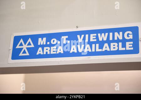 MOT-Sichtfeld-Schild in einer Garage Stockfoto