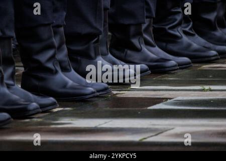 Soldaten vom Wachbataillon der Bundeswehr, aufgenommen im Rahmen eines Empfangs mit militaerischen Ehren auf dem Hof des Bundeskanzleramtes in Berlin, Stockfoto