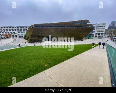 Ein mit Hainbuchen bepflanztes Haus mitten in der City von Düsseldorf. Stockfoto