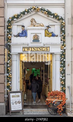 Twinings Tea Historic Tea Store at 216 The Strand London - der älteste Teeladen in London, Großbritannien. Stockfoto