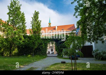 Rückseite und Innenhof des Piast Palace, auch als Schlesisches Wawel bekannt, in der oberschlesischen Stadt Brzeg, Woiwodschaft Opole, Polen. Stockfoto