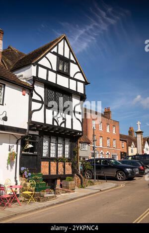 Großbritannien, England, West Sussex, Midhurst, Church Hill, Swan Inn's Crug and Bottle Harveys of Lewes Brewery Shop Stockfoto