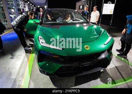 09-11-2024 Zürich, Schweiz. Green, Electric, Lotus Eletre SUV im Zürcher Auto Salon Stockfoto