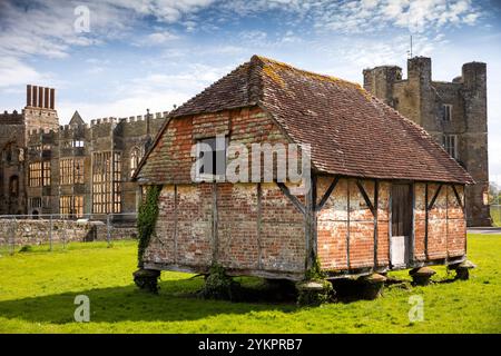 Großbritannien, England, West Sussex, Midhurst, Speicher in den Ruinen des Cowdray House Stockfoto