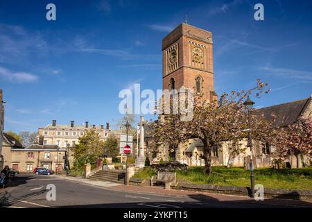 Großbritannien, England, West Sussex, Petworth, Saint Mary the Virgin Church und Petworth House Stockfoto