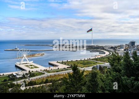 Baku. November 2024. Dieses Foto vom 14. November 2024 zeigt einen Blick auf eine Küstenregion am Kaspischen Meer in Baku, der Hauptstadt Aserbaidschans. Quelle: Cao Yang/Xinhua/Alamy Live News Stockfoto