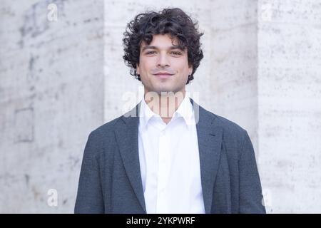 18. November 2024, Rom, Italien: Der Schauspieler Leo Gassmann nimmt am Fotoaufruf des Films „Una Terapia di Gruppo“ im Space Cinema Moderno in Rom Teil (Foto: © Matteo Nardone/Pacific Press via ZUMA Press Wire). Nicht für kommerzielle ZWECKE! Stockfoto