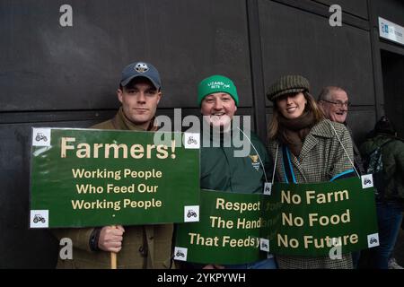 Whitehall, London, Großbritannien. November 2024. Vor der Downing Street in London haben die Bauern heute einen großen Protest gegen die Änderung des Haushalts zur Erbschaftssteuer gehalten. Quelle: Maureen McLean/Alamy Live News Stockfoto