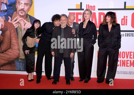 Ludovica Francesconi, Leo Gassmann, Paolo Costella, Claudio Bisio, Margherita Buy und Valentina Lodovini bei der Premiere des Kinofilms Una Terapia di Gruppo im Space Moderno Cinema. Rom, 18.11.2024 *** Ludovica Francesconi, Leo Gassmann, Paolo Costella, Claudio Bisio, Margherita Buy und Valentina Lodovini bei der Premiere des Spielfilms Una Terapia di Gruppo im Space Moderno Cinema Rome, 18 11 2024 Foto:XA.XM.xTinghinox/xFuturexImagex terapia 4254 Stockfoto