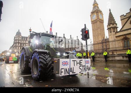 London, England, Großbritannien. November 2024. Die Bauern protestieren in Westminster gegen die Änderung der Erbschaftssteuerregelung auf Betriebe mit einem Wert von mehr als einer Million Pfund. (Kreditbild: © Tayfun Salci/ZUMA Press Wire) NUR REDAKTIONELLE VERWENDUNG! Nicht für kommerzielle ZWECKE! Stockfoto