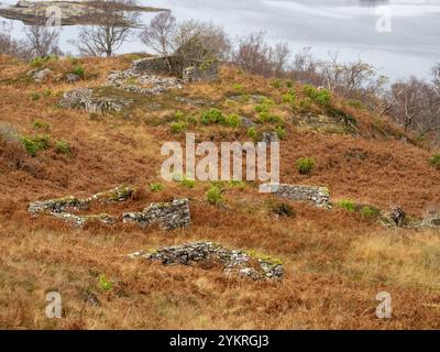 Croft Häuser wurden zwangsweise in den Räumungen am Ufer des Loch Moidart, Ardnamurchan, Schottland, Großbritannien, evakuiert. Stockfoto