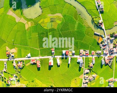 Fantastische Landschaft Naturblick Reisfelder und Berge im Bac Son Tal, lang Son, Nordvietnam, von oben gesehen, Blick aus dem Hochwinkel Stockfoto
