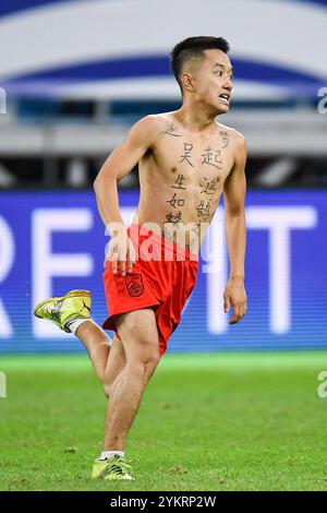 Xiamen, China. 19. November 2024. Fan beim dritten Spiel der asiatischen Qualifikation in der Gruppe C zwischen China und Japan im Xiamen Egret Stadium. Quelle: Meng Gao/Alamy Live News Stockfoto