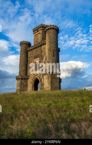 Paxton’s Tower mit Blick auf North Carmarthenshire Wales UK Stockfoto