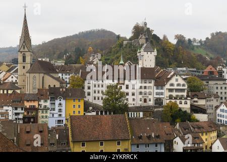 Baden, Schweiz - 4. November 2024: Blick im Zentrum von Baden auf die Schweiz Stockfoto