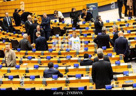 Brüssel, Belgien November 2024. Nicolas Landemard/Le Pictorium - außerordentliche Sitzung des Europäischen Parlaments und Zelensky - 19./11/2024 - Belgien/Brüssel/Brüssel - das Europäische Parlament trat heute zu einer außerordentlichen Sitzung zusammen, in der der ukrainische Präsident vor den Abgeordneten sprach. Quelle: LE PICTORIUM/Alamy Live News Stockfoto