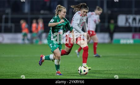 v.li.: Ricarda Walkling (SV Werder Bremen, 13) und Martyna Wiankowska (1. FC Köln, 26) im Laufduell, Zweikampf, Duell, Dynamik, AKTION, ACTION, SPIELSZENE, DIE DFB-RICHTLINIEN UNTERSAGEN JEGLICHE NUTZUNG VON FOTOS ALS SEQUENZBILDER UND/ODER VIDEOÄHNLICHE FOTOSTRECKEN. DFB-VORSCHRIFTEN VERBIETEN JEDE VERWENDUNG VON FOTOGRAFIEN ALS BILDSEQUENZEN UND/ODER QUASI-VIDEO., 18.11.2024, Köln (Deutschland), Fussball, Google Pixel Frauen-Bundesliga, 1. FC Köln - SV Werder Bremen Stockfoto