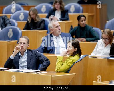 DEN HAAG - Nicolien van Vroonhoven (NSC) und andere Mitglieder der NSC-Gruppe während der Regelung der Beratungen im Repräsentantenhaus. ANP REMKO DE WAAL niederlande raus - belgien raus Stockfoto