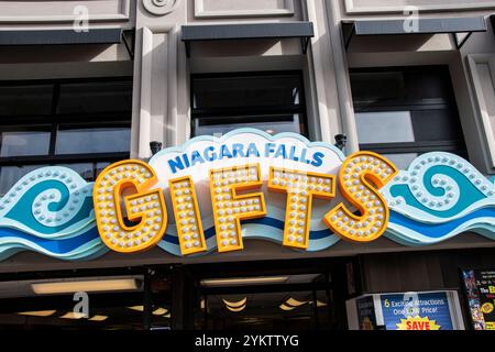 Niagara Falls Gifts-Schild am Clifton Hill in Niagara Falls, Ontario, Kanada Stockfoto