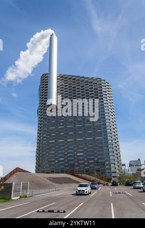 Amager Bakke, bekannt als Amager Slope oder Copenhill, Energiekraftwerk mit Erholungseinrichtung am 1. Mai 2023 in Kopenhagen, Dänemark. Stockfoto