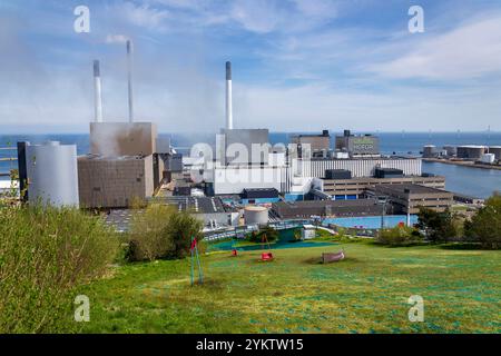 Amager Bakke, bekannt als Amager Slope oder Copenhill, Energiekraftwerk mit Erholungseinrichtung am 1. Mai 2023 in Kopenhagen, Dänemark. Stockfoto