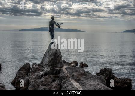 Der historischen Statue der Jungfrau mit der Möwe ist ein Symbol, nicht nur von Opatija, sondern die gesamte Region Kvarner. Die Statue auf der Adria Küste ist in der Stockfoto