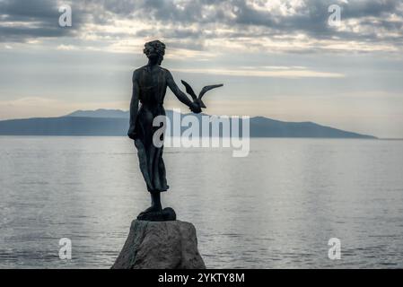 Der historischen Statue der Jungfrau mit der Möwe ist ein Symbol, nicht nur von Opatija, sondern die gesamte Region Kvarner. Die Statue auf der Adria Küste ist in der Stockfoto