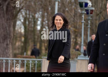 Warschau, Polen. November 2024. Bundesaußenministerin Annalena Baerbock vor dem Ministertreffen in Warschau. Es fand ein Treffen der Außenminister der Big Five der EU und des Vereinigten Königreichs statt. Die Außenminister Polens, Frankreichs, Deutschlands und Italiens nahmen zusammen mit ihren Kollegen aus Spanien und dem Vereinigten Königreich Teil. An der Sitzung nahm auch Kaja Kallas, die künftige hohe Vertreterin der EU für Außen- und Sicherheitspolitik, Teil. Quelle: SOPA Images Limited/Alamy Live News Stockfoto