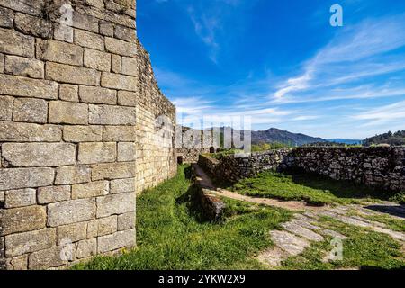 Die Burg Lindoso in Portugal ist eine mittelalterliche Burg in der Gemeinde Lindoso, Gemeinde Ponta de Barca, im portugiesischen Bezirk V. Stockfoto