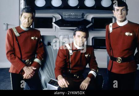 STAR TREK II: TH ZRATH OF KHAN 1982 Paramount Pictures Film mit von links: DeForest Kelley, William Shatner, Leonard Nimoy Stockfoto