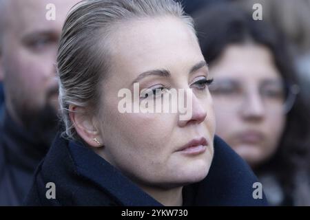 Berlin, 17. November 2024: Julia Navalnaya vor der russischen Botschaft in Berlin während einer Antikriegsdemonstration gegen die WA Stockfoto