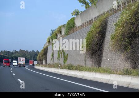 Lärmschutz an der Autobahn A6, Nürnberg-Heilbronn, Bayern, Deutschland, Europa Stockfoto