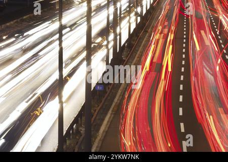 Autobahn A100 mit starkem Verkehr, Berlin, 18.11.2024 Berlin, Berlin, Deutschland, Europa Stockfoto