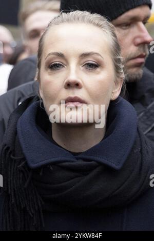 Berlin, 17. November 2024: Julia Navalnaya während einer Antikriegsdemonstration in Berlin gegen den Krieg in der Ukraine und politische Repression mit Stockfoto