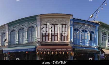 Ein Bild der farbenfrohen chinesisch-portugiesischen Architektur in der Altstadt von Phuket Stockfoto