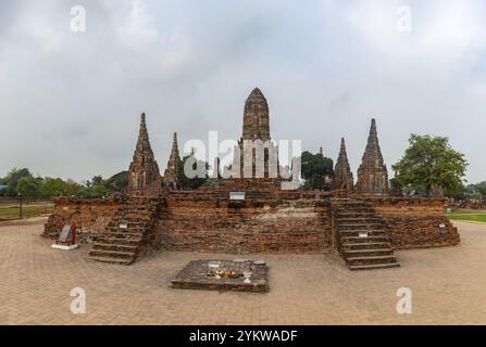 Ein Bild der zentralen Struktur des Tempels Wat Chaiwatthanaram Stockfoto