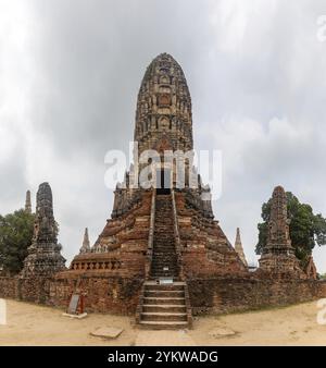 Ein Bild vom zentralen Prang des Tempels Wat Chaiwatthanaram Stockfoto