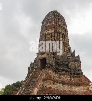 Ein Bild vom zentralen Prang des Tempels Wat Chaiwatthanaram Stockfoto