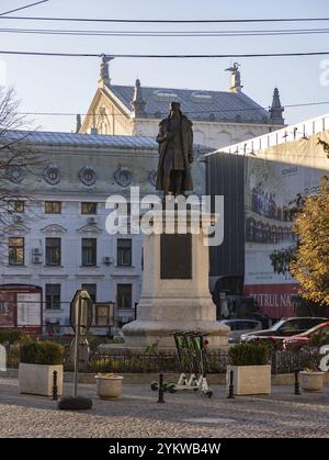 Ein Bild der Miron Costin Statue in Iasi Stockfoto