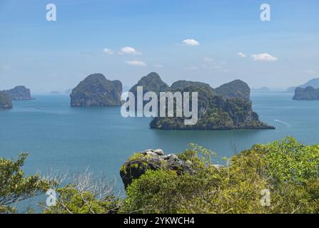 Ein Bild der Lao Lading Island Gruppe vom Hong Island Aussichtspunkt aus gesehen Stockfoto