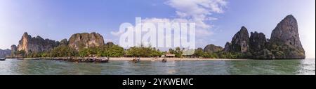 Ein Panoramabild von Railay Beach West Stockfoto