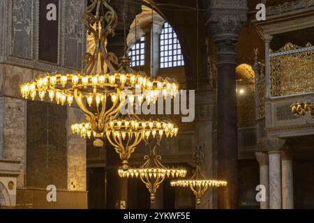 Ein Bild des farbenfrohen und wunderschönen Innenraums der Hagia Sophia in Istanbul Stockfoto